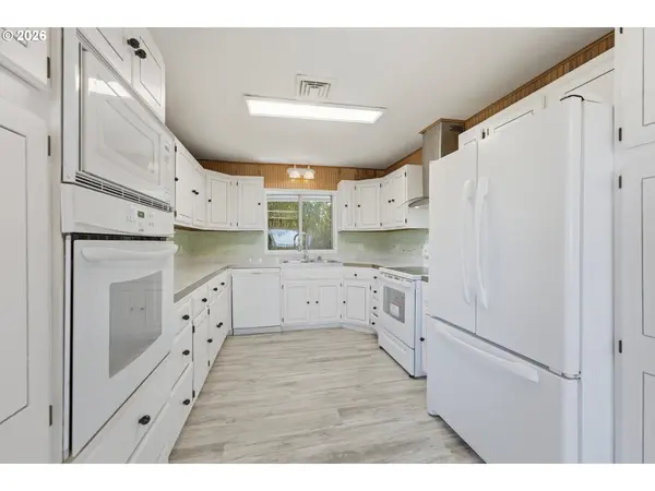 63654 AHILL RD, Coos Bay, OR 97420