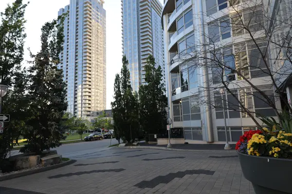 151 Village Green SQ #403, Toronto E07, ON M1S 0K5
