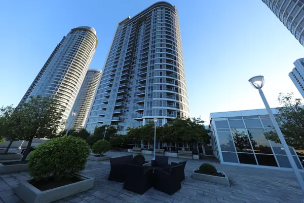 151 Village Green SQ #403, Toronto E07, ON M1S 0K5