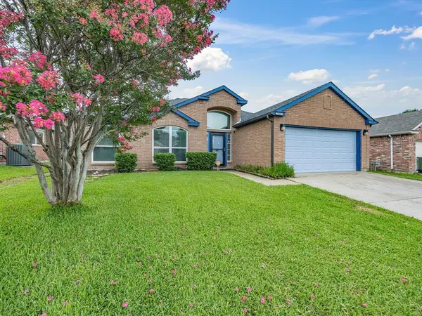 7609 Albany Lane, Arlington, TX 76002