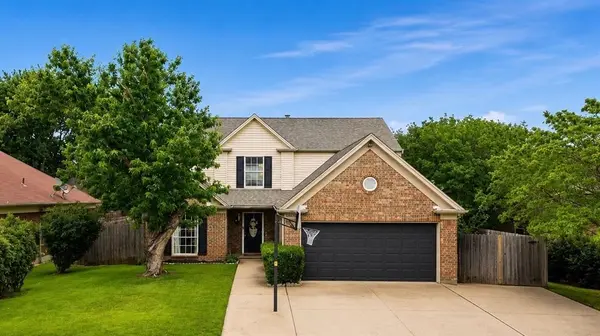 6924 Wooddale Drive, Watauga, TX 76148