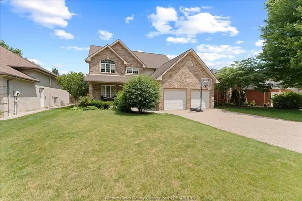 5740 WAYNE Street, Lasalle, ON N9H 2M5