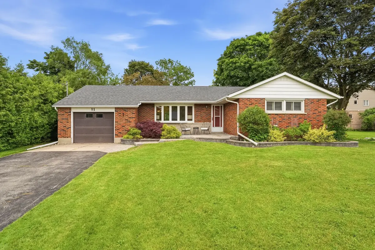 11 Lynwood AVE, Clarington, ON L1E 2H8