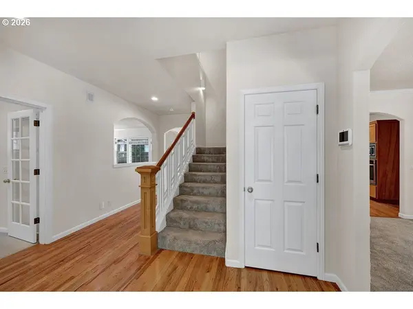 3471 LAKESIDE DR, Eugene, OR 97401