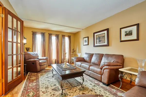4 Camor CT, Toronto E10, ON M1C 4V5