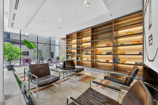 37 Grosvenor ST #1701, Toronto C01, ON M4Y 3G5