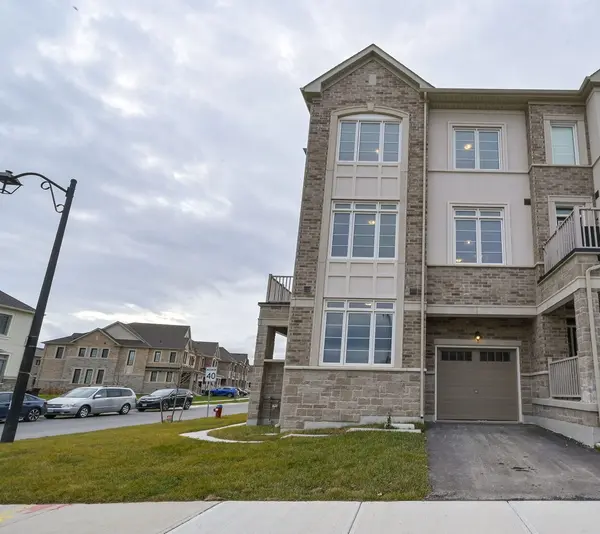 2 Paisley DR, Bradford West Gwillimbury, ON L3Z 4P3