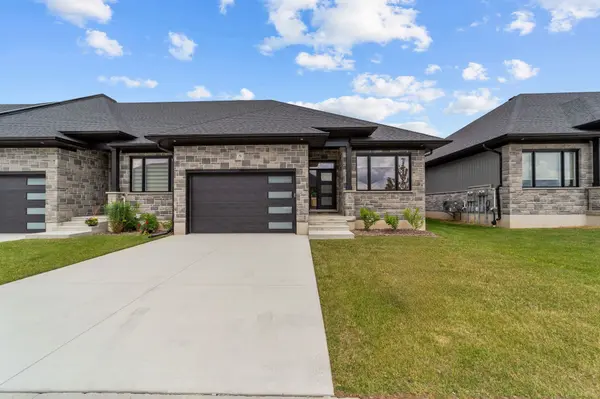 32 Postma CRES #12, North Middlesex, ON N0M 1A0