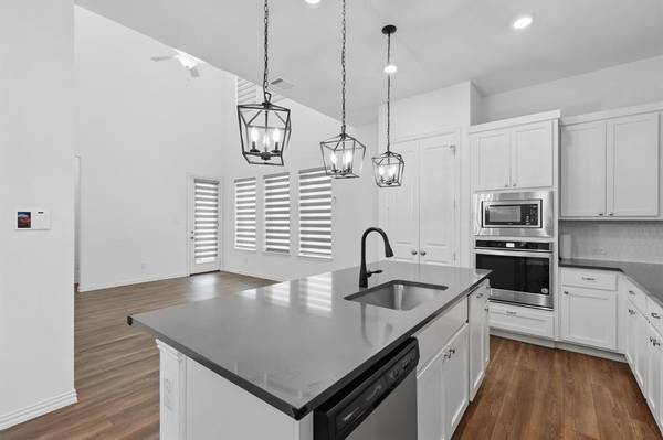 211 Harper Street, Irving, TX 75063