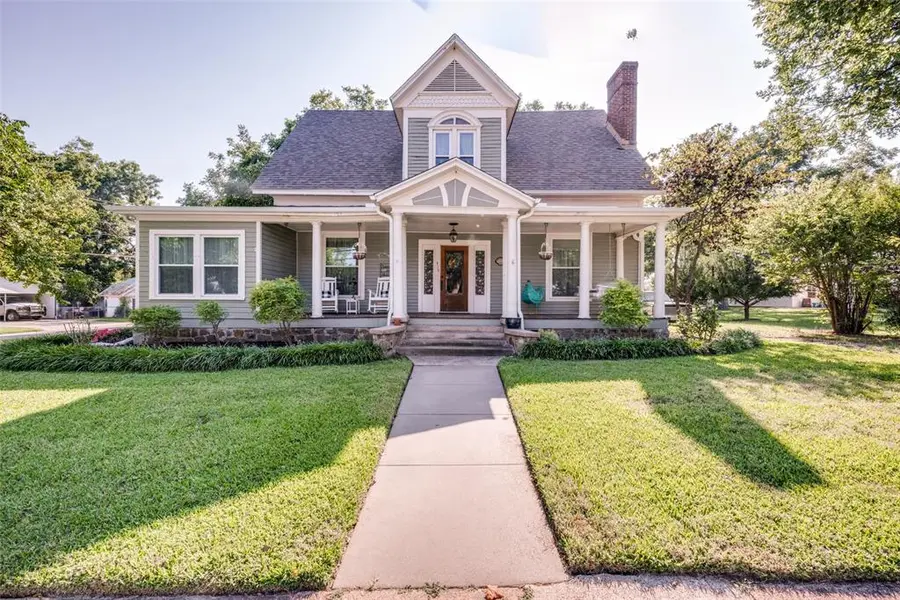 310 E Tarrant Street, Bowie, TX 76230