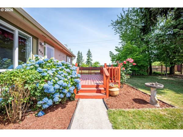 827 NE WOODARD AVE, Castle Rock, WA 98611