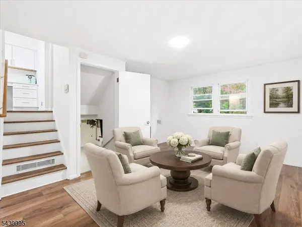 4 Forest Dr, Morris Plains Boro, NJ 07950