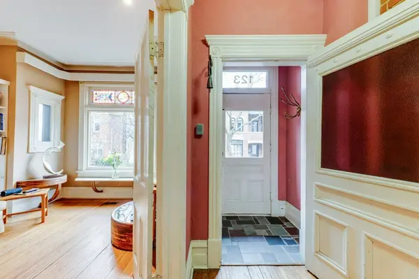 123 Collier ST, Toronto C09, ON M4W 1M2