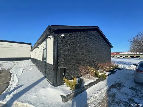 111 W Genesee ST, Lapeer, MI 48446