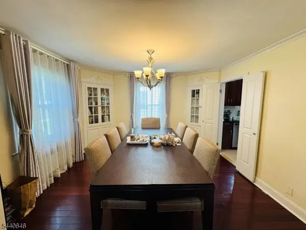 44 Greenwood Dr, Millburn Twp., NJ 07041