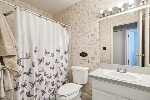 39762 Village Wood CIR, Novi, MI 48375