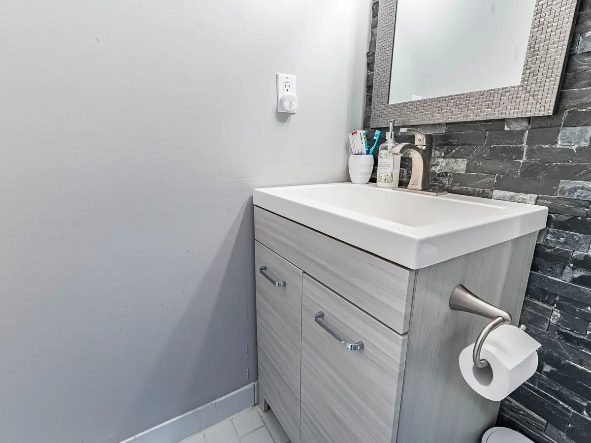 250 Webb DR #1616, Mississauga, ON L5B 3Z4