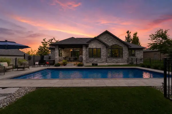 8 Byers ST, Springwater, ON L9X 2A3