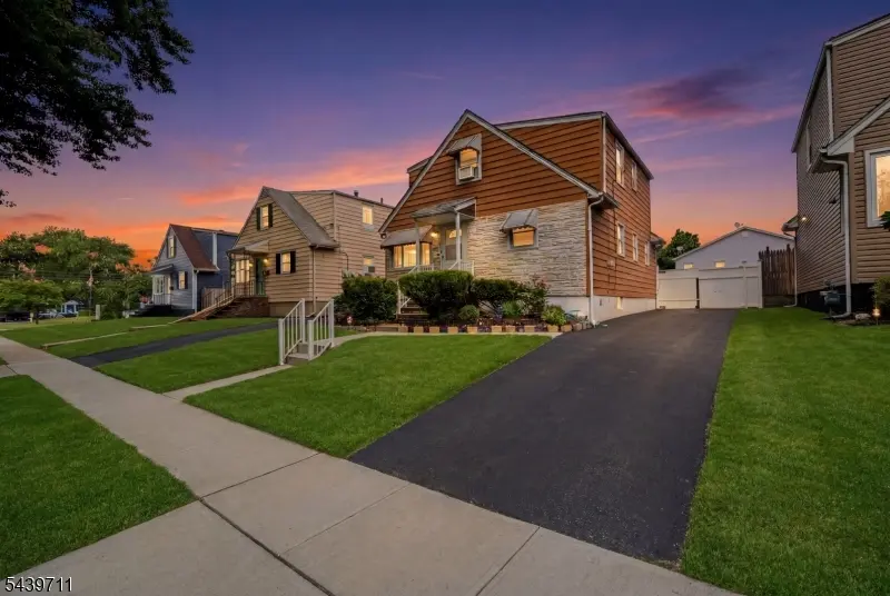 1875 Paterson St, Rahway City, NJ 07065