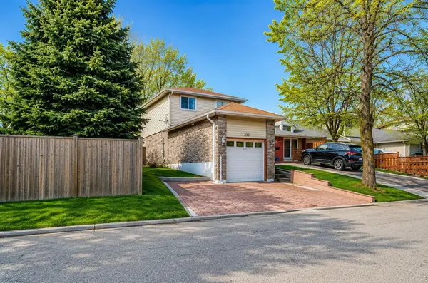 238 Linden DR, Cambridge, ON N3H 4Y2