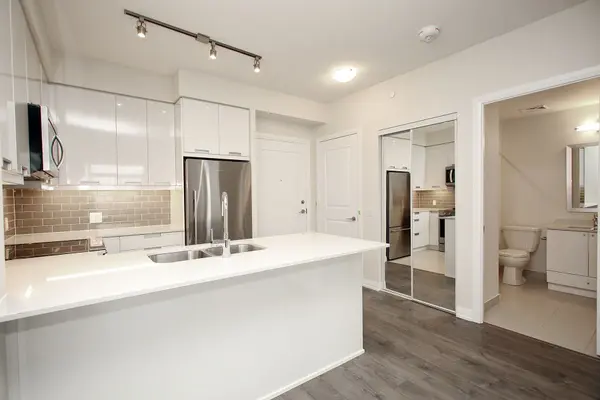 35 Watergarden DR #720, Mississauga, ON L5R 0G8