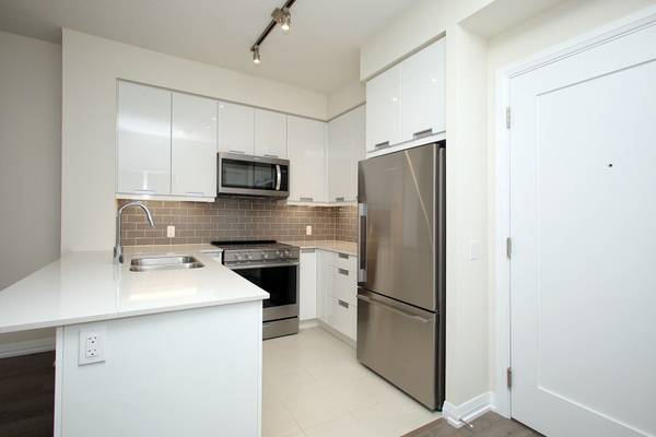 35 Watergarden DR #720, Mississauga, ON L5R 0G8