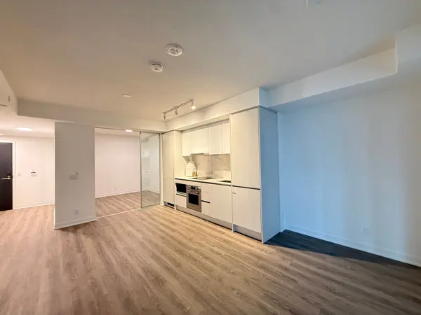 180 Front ST E #807, Toronto C08, ON M5A 0A9
