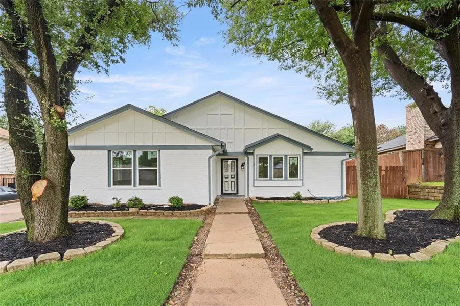 2024 Oakmeadow Street, Bedford, TX 76021