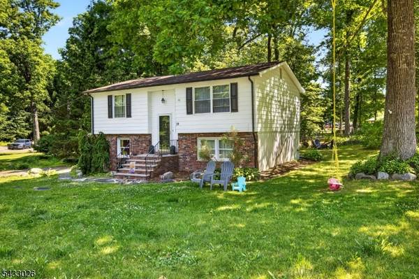 19 Circle Dr, West Milford Twp., NJ 07438