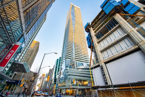 1 Bloor ST E #1708, Toronto C08, ON M4W 0A8
