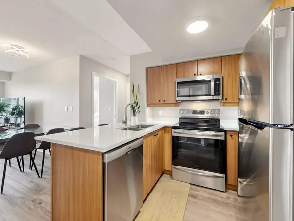 18 Valley Woods RD #1008, Toronto C13, ON M3A 0A1