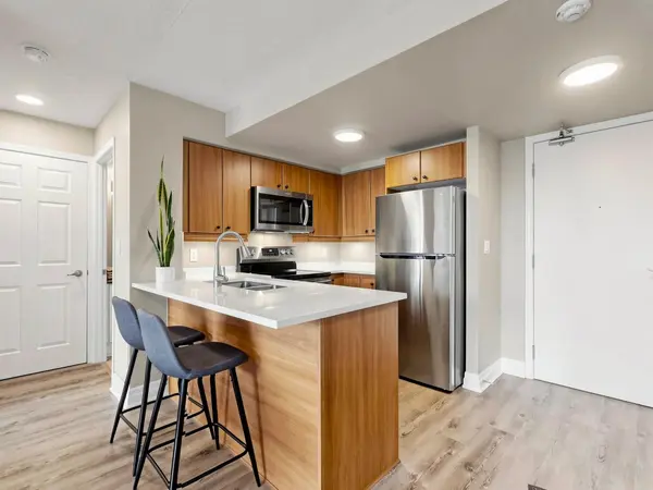 18 Valley Woods RD #1008, Toronto C13, ON M3A 0A1
