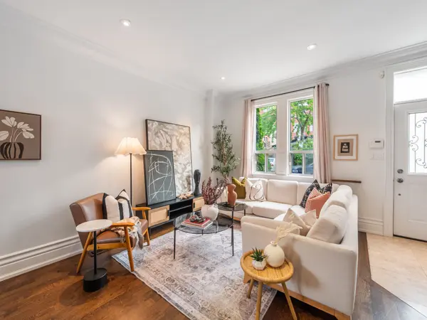 4 Whitaker AVE, Toronto C01, ON M6J 1A1
