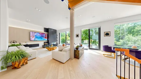 33 Thorny Brae DR, Markham, ON L3T 3G5