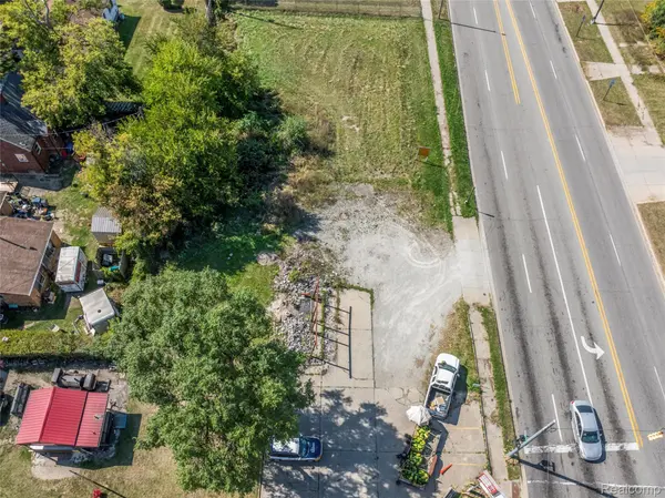 680 E Pierson RD, Flint, MI 48505