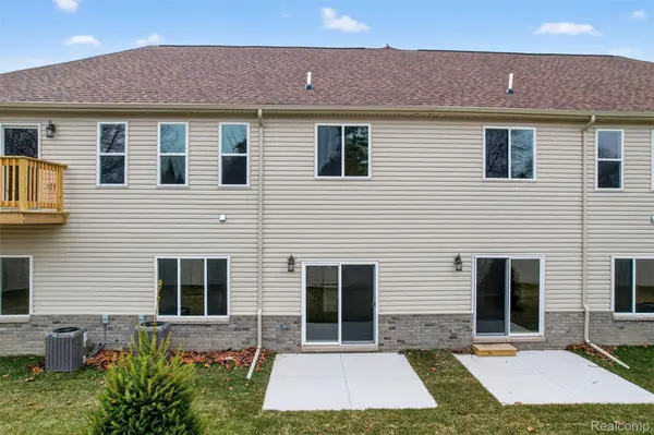 16535 Savor LN #27, Clinton Charter Township, MI 48035