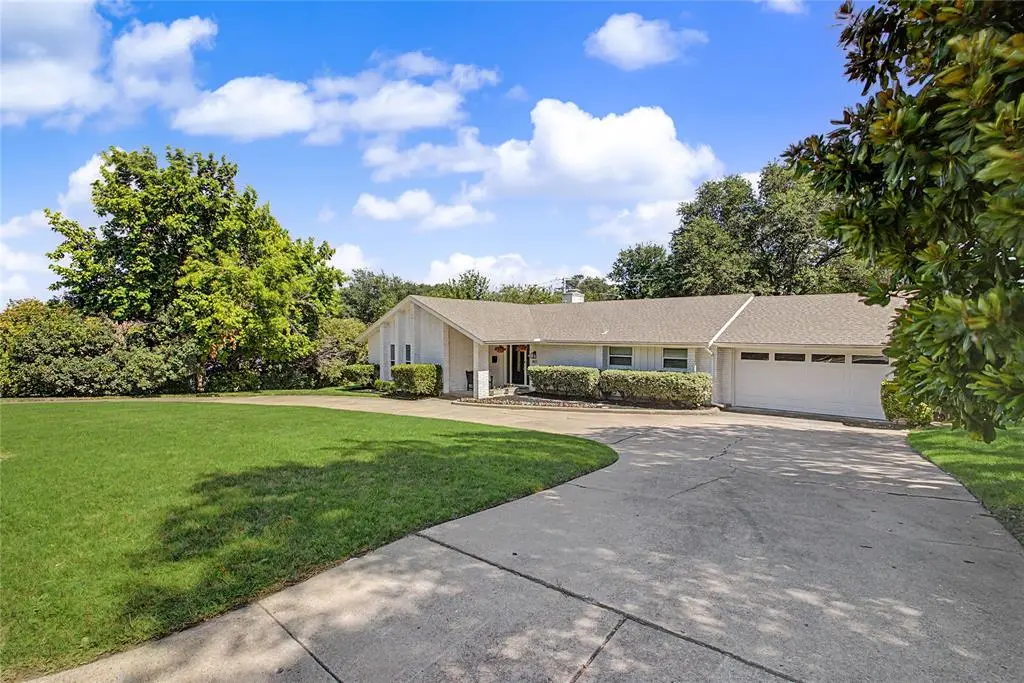 1921 Dakar Road E, Fort Worth, TX 76116