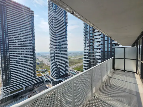 28 Interchange WAY #2716, Vaughan, ON L4K 0P8