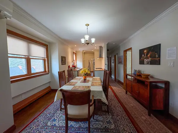 20 Glen Gordon RD #2, Toronto W02, ON M6P 1B8