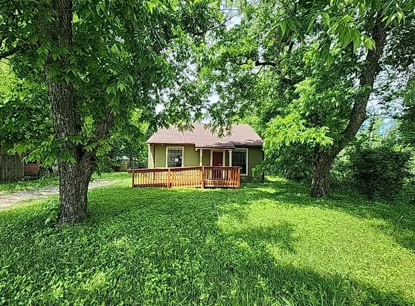 218 S Buffalo Avenue, Cleburne, TX 76033
