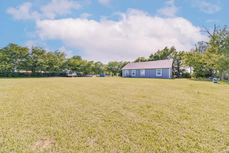 709 W Live Oak, Alvord, TX 76225