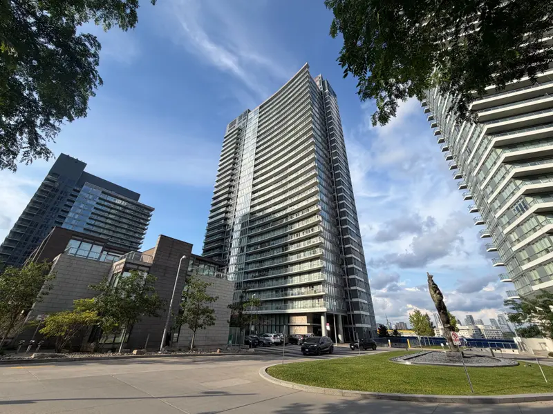 121 McMahon DR #803, Toronto C15, ON M2K 0C1