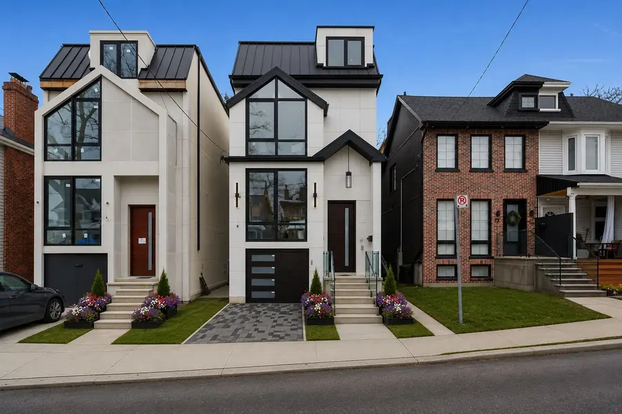 10 Wheeler AVE, Toronto E02, ON M4L 3V2