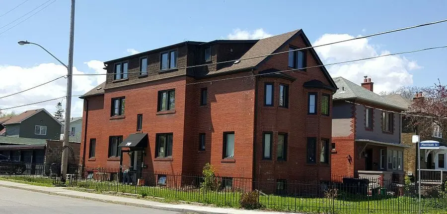 78 Fifth ST #4, Toronto W08, ON M8V 2Z3
