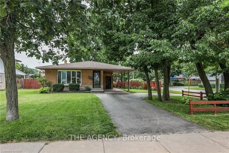 4492 DORCHESTER RD #Main Floor, Niagara Falls, ON L2E 6N4