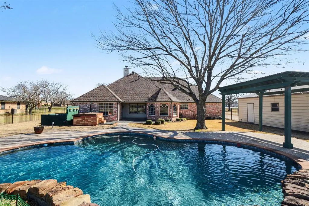 2811 Gilmer Street, Caddo Mills, TX 75135