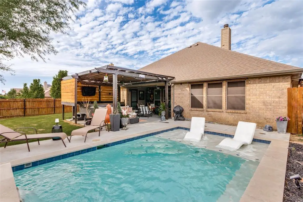 604 HUMMINGBIRD, Crowley, TX 76036