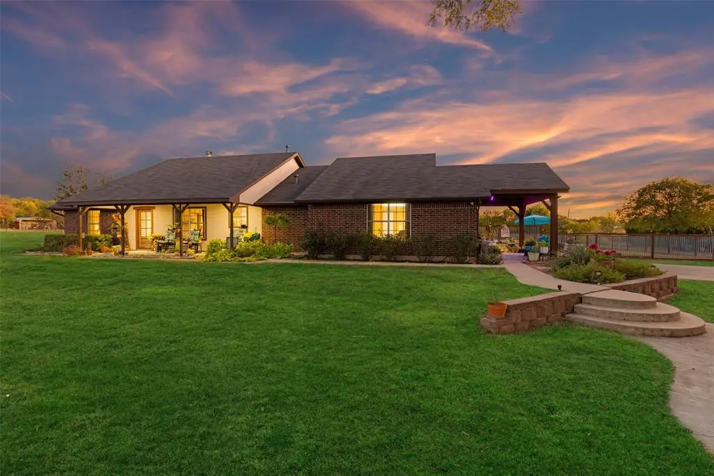 2104 W Holiday, Fate, TX 75087