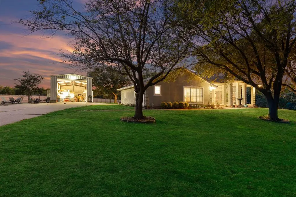 2104-B W Holiday, Fate, TX 75087