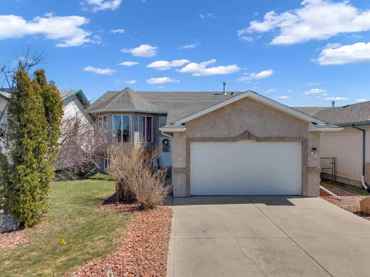 19 Heenan CRES, Sylvan Lake, AB T4S 1Y6